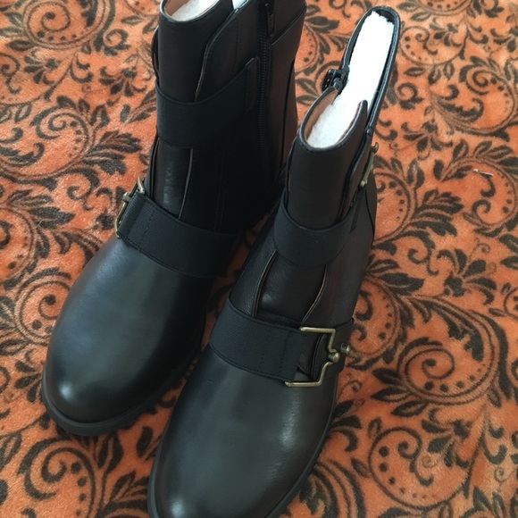 Black leather bootie - Picture 6 of 9